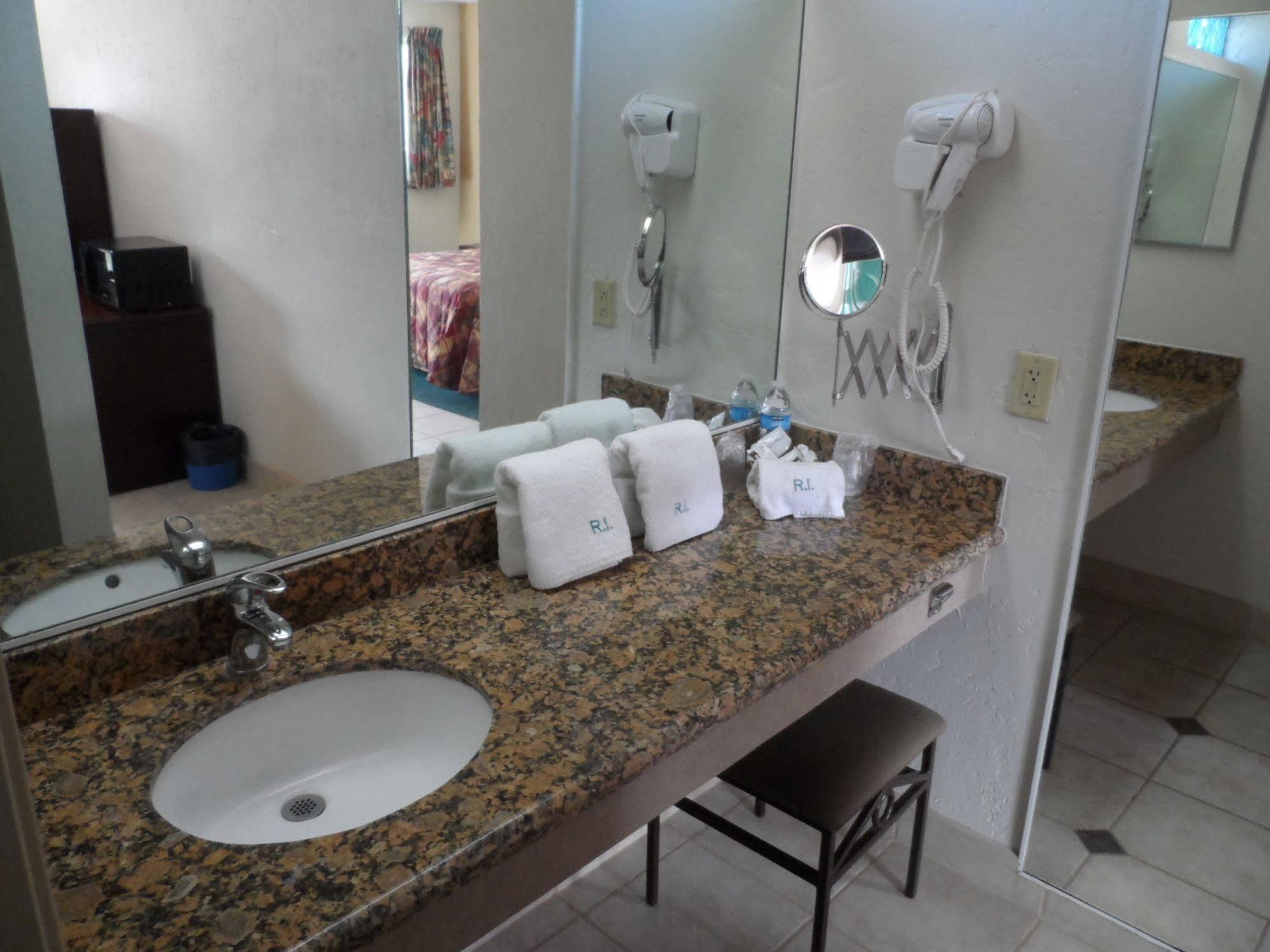 Real Inn De Tijuana Eksteriør billede